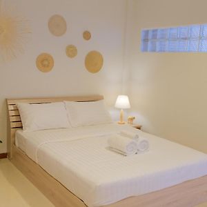 Zimmer mit Kingsize-Bett
